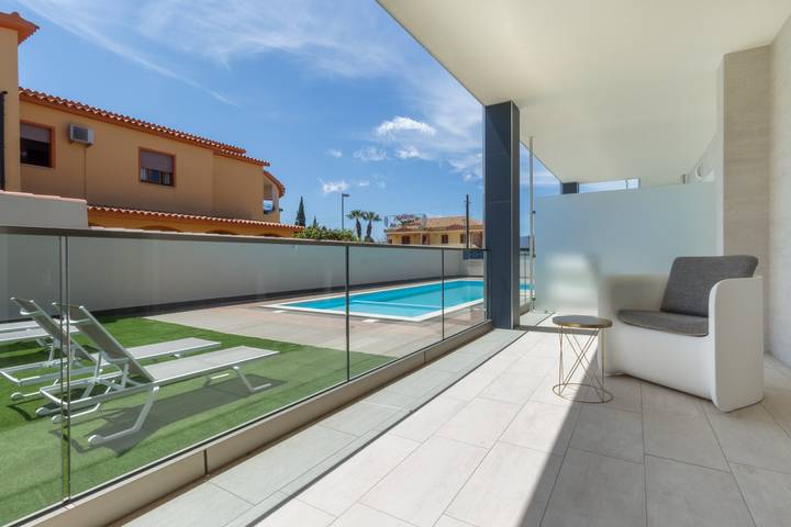 Ganzes Studio, Studio "Residenz Meridian Unità 2" mit Bergblick, Pool & Wlan in Villa San Pietro, Cagliari Provinz