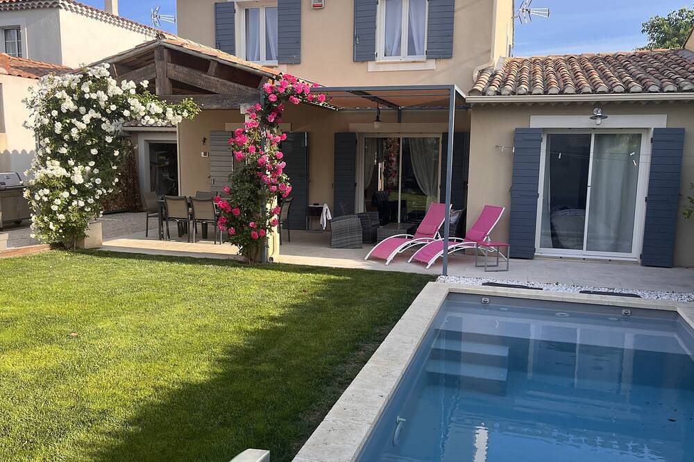 St Rémy de Provence, recent villa, 4 bedrooms / 2 bathrooms between Alpilles and downtown in Saint-Rémy-de-Provence, Arles region