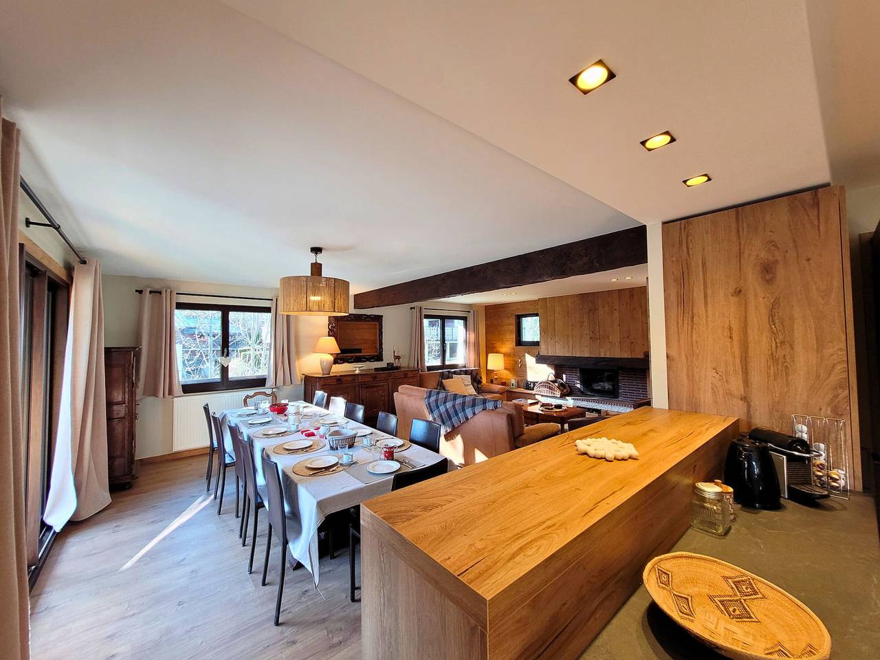 Chalet familiar renovado, cerca del centro, capacidad 12, parking, Wifi in Les Gets, Les Portes du Soleil