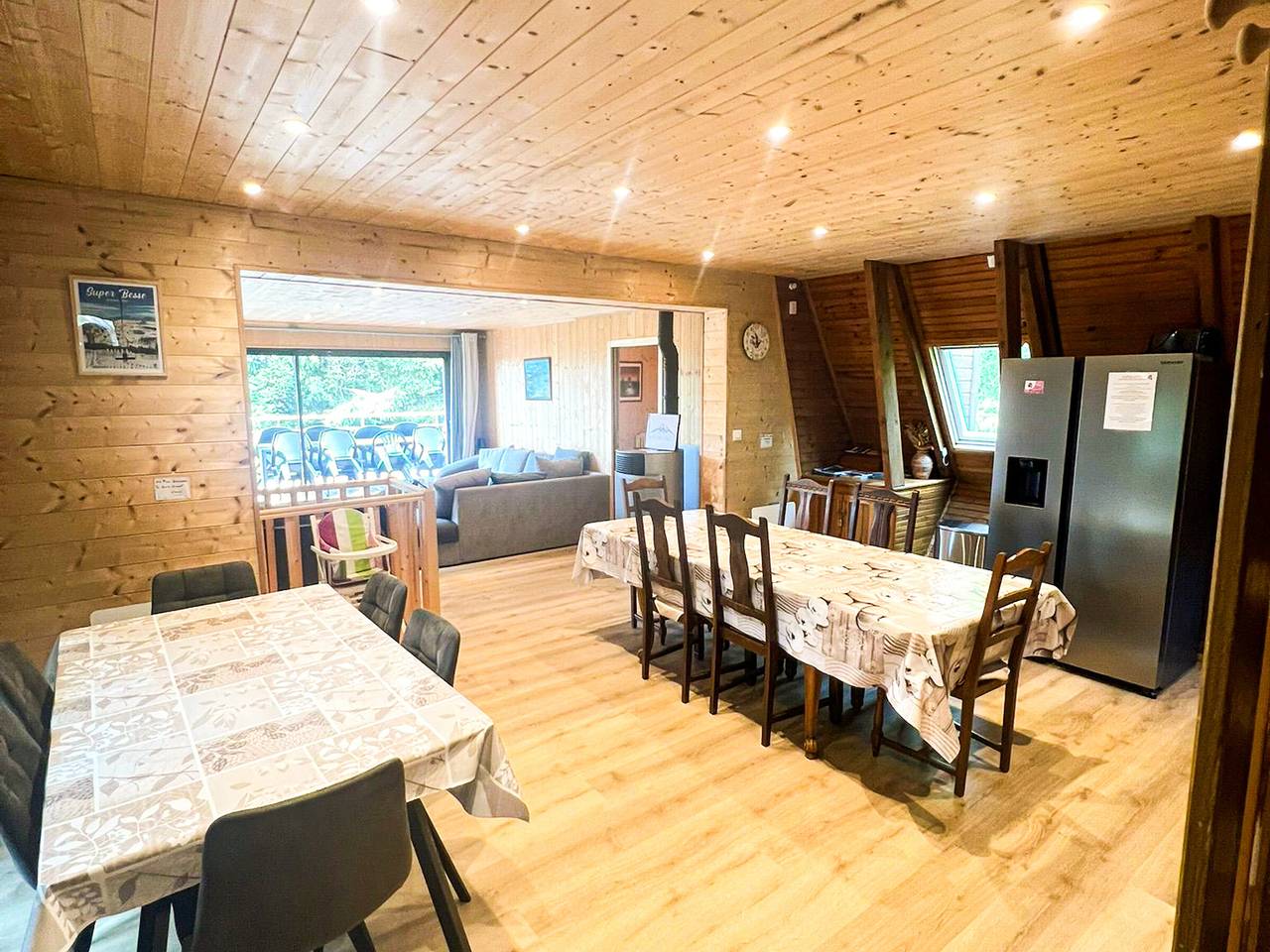 Large modern chalet for 14 in Super Besse in Super Besse, Besse-et-Saint-Anastaise