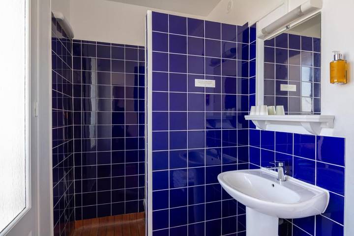 Hôtel pour 3 personnes, avec terrasse et vue dans Office De Tourisme De Courseulles Sur Mer - 4