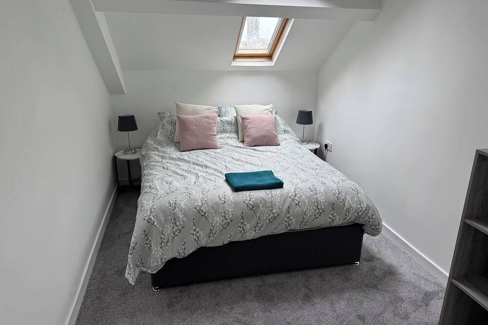 Entire apartment, Spacious refurbished centrally located maisonette in Sunderland