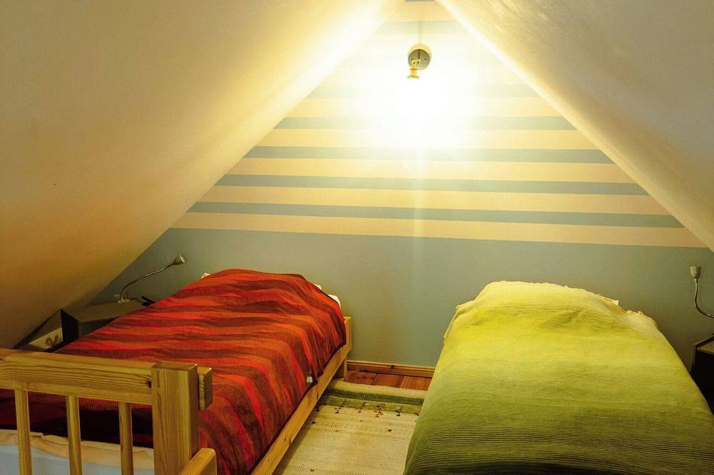 Ganze Wohnung, Wohnung 2 · Morgenerwachen– Lichtdurchflutete Maisonette im gräflichen Forsthaus in Temmen-Ringenwalde, Barnimerland Region