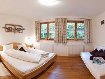 Ferienwohnung für 6 Personen, mit Sauna und Ausblick sowie Garten, kinderfreundlich in Sankt Martin bei Lofer