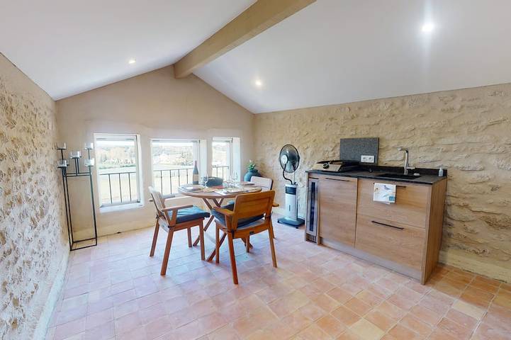 Maison de vacances pour 4 personnes, avec terrasse ainsi que jacuzzi et jardin