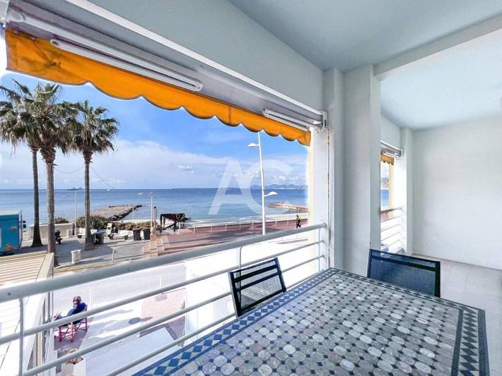 Location de vacances pour 4 personnes, avec terrasse et vue à Juan-les-Pins