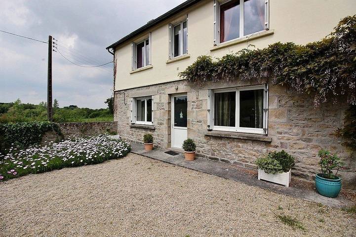 Gîte pour 5 personnes, avec jardin, animaux acceptés à Loguivy-Plougras