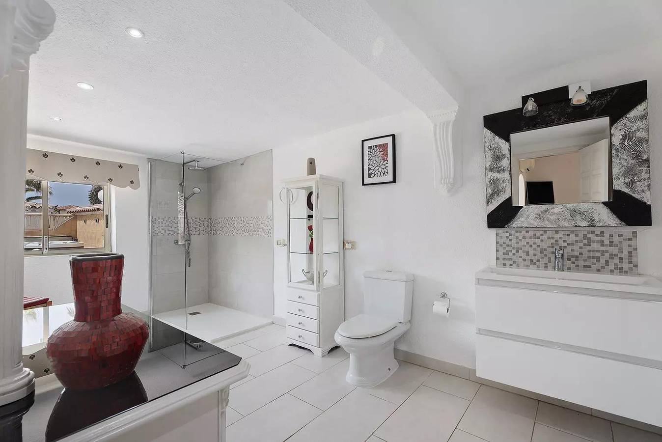 Villa Malpas Exceptional 3 Bed Villa - Sleeps 6 - Pool - Hottub- Parking in Amarilla Golf, Tenerife Sur