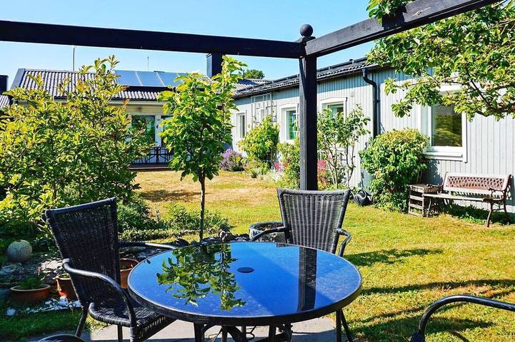 Feriehus for 5 personer, med hage i Visby
