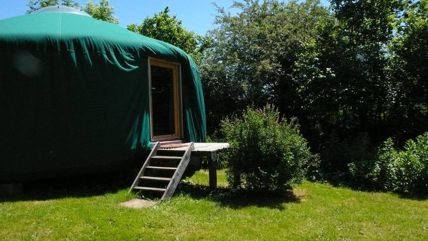 Tente pour 4 personnes, avec jardin ainsi que vue et sauna, animaux acceptés dans le Cantal - 4