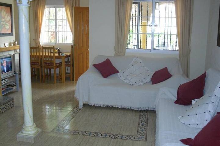 Chalet para 6 personas, con jardín y piscina en Guardamar del Segura