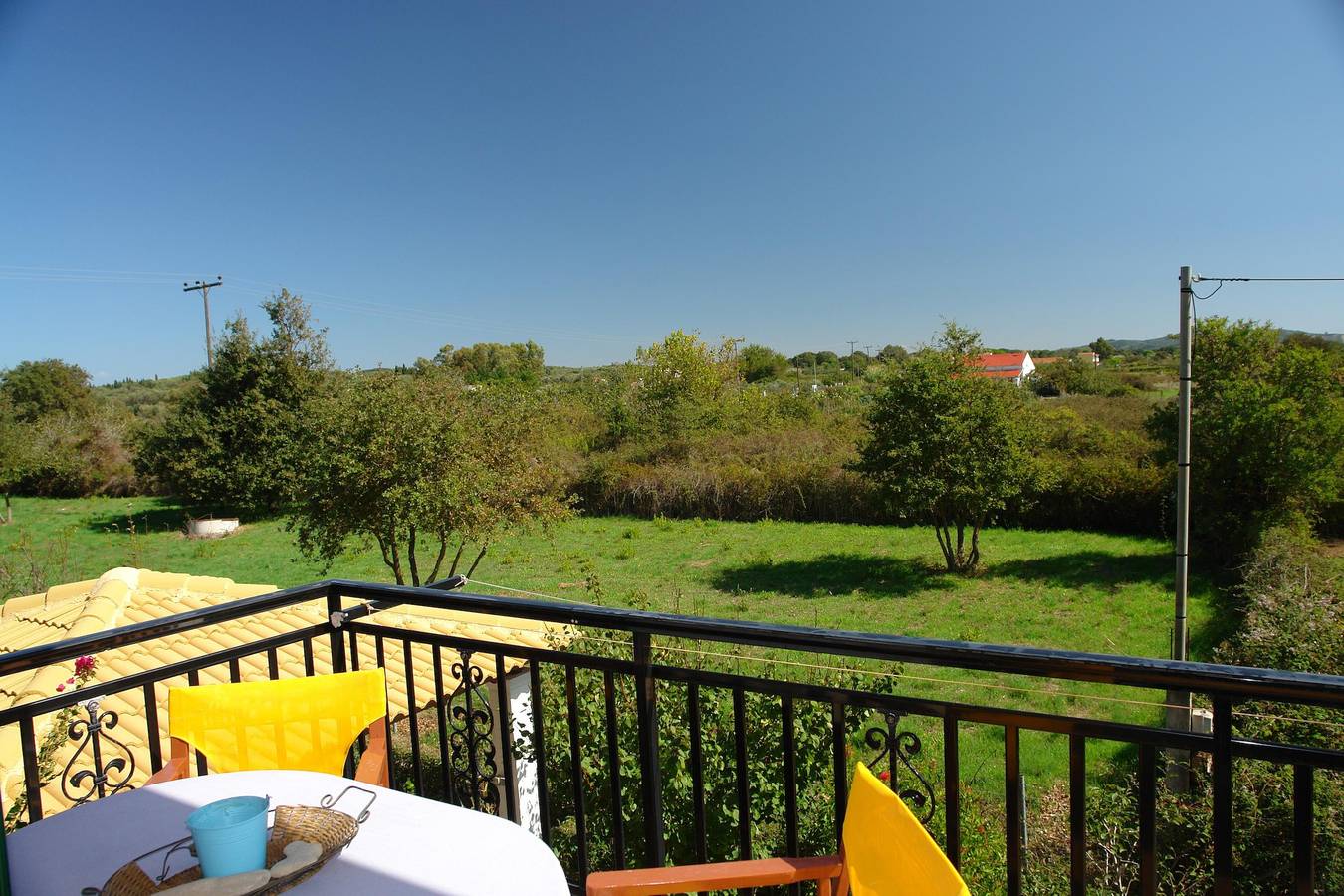 Entire apartment, 'Nefeli Apartment Ground Floor' with Sea View, Garden & Wi-Fi in Corfu