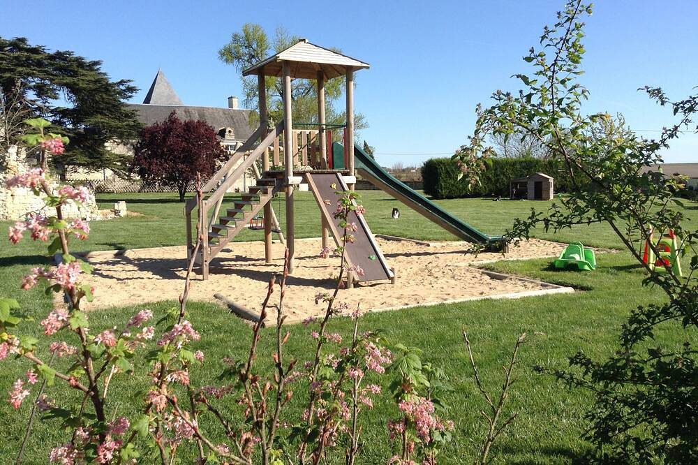 La Tour - Chalet parfait pour un couple ou un couple avec un bébé in La Roche-Clermault, Vallée de la Loire