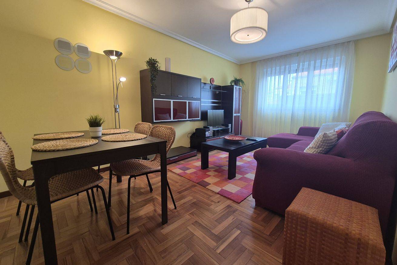Apartamento entero, A solo 1 km de la Playa de Poniente: un encantador apartamento vacacional in Distrito Centro (Gijón), Gijón