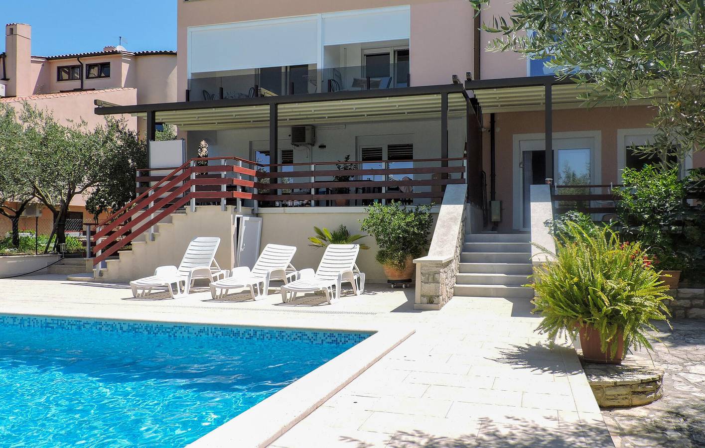 Appartamento intero, Appartamento con vista mare, terrazza, parcheggio e Wi-Fi vicino alla spiaggia di Fažana in Dignano (Grad), Costa meridionale dell´Istria