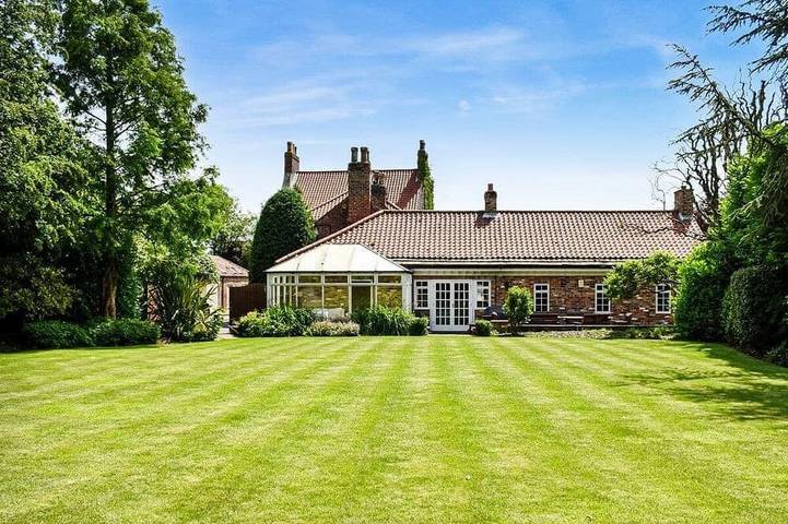 Holiday rental for 14 people, with garden and terrace, with pets in Selby