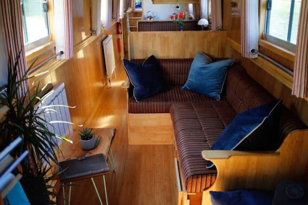 Beautiful New Moon Narrowboat in Arbury Ward, Cambridge