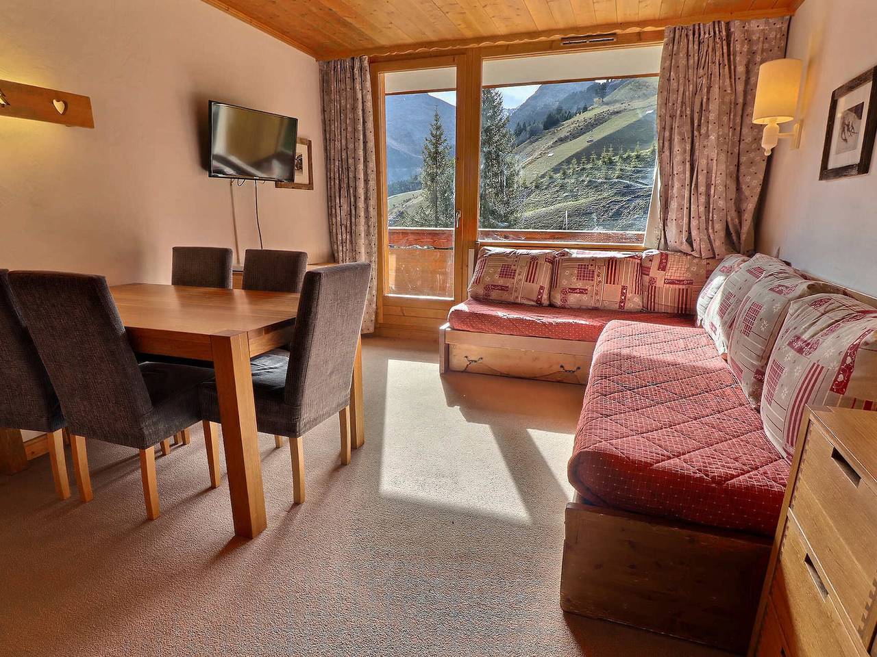 Ganze Wohnung, Helle und gemütliche Wohnung an der Piste, Balkon und Wifi in Méribel-Mottaret, Les Allues