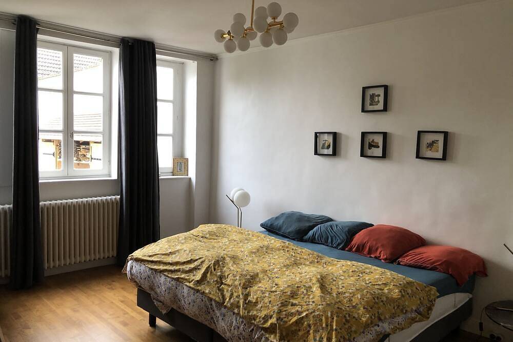 Appartement entier, Appartement lumineux ensollelié de plein pied avec jardin in Montfort-l'Amaury, Parc naturel régional de la Haute Vallée de Chevreuse