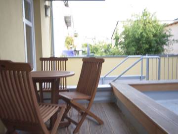 Ferienwohnung für 4 Personen, mit Terrasse und Balkon/Terrasse, kinderfreundlich am Warnemünde Strand
