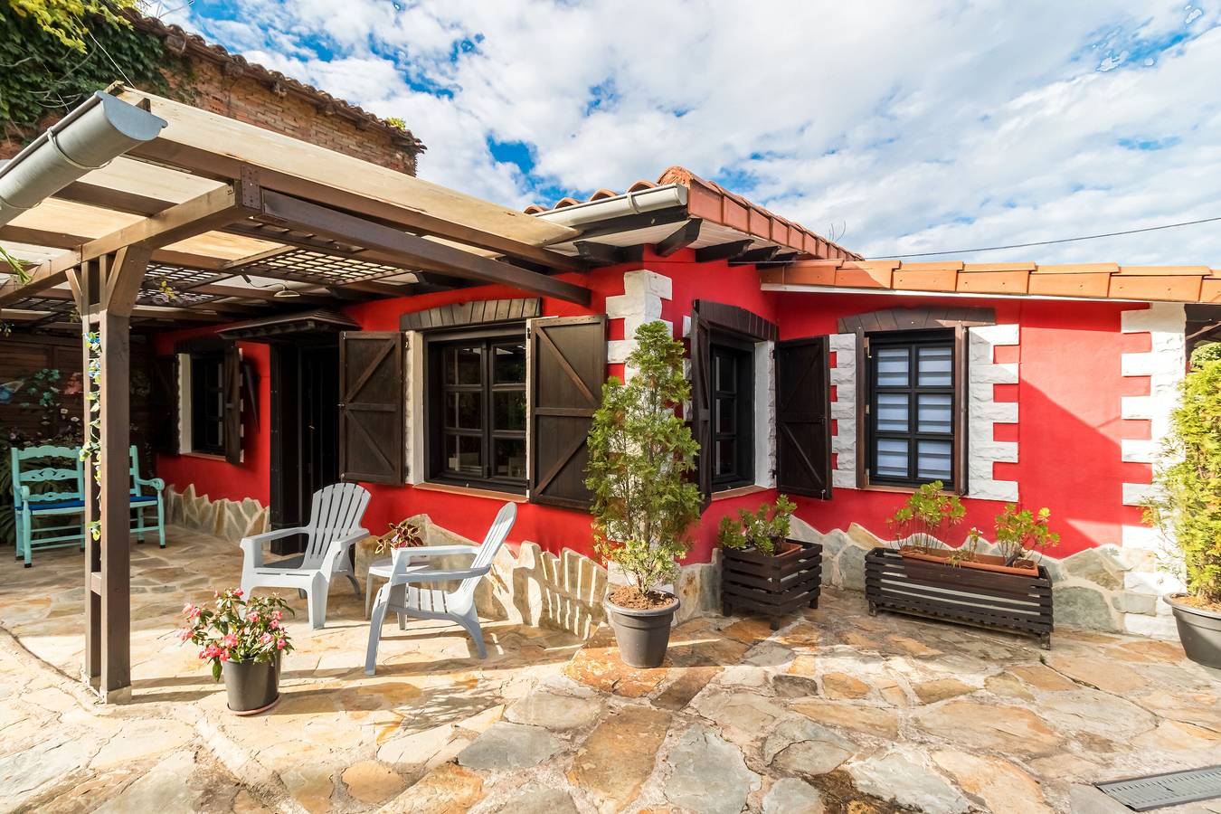 Country House 'El Capricho De Rosmary' with Mountain Views and Private Garden in Villaescusa, Cantabrian Coast