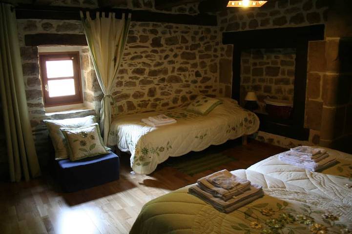 Location de vacances pour 12 personnes, avec jardin, animaux acceptés à Saint-Martial-de-Gimel - 3