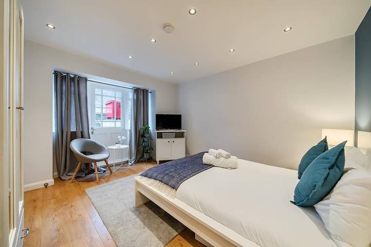 Appartement entier, 2Br House, Walk to Windsor Castle + Parking for 1 in Windsor, Berkshire