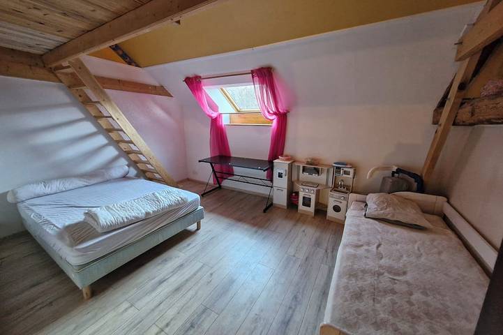 Location de vacances pour 14 personnes, avec terrasse ainsi que jardin et piscine à Faucon-de-Barcelonnette - 2