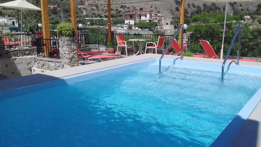 Location de vacances pour 2 personnes, avec jardin ainsi que vue et piscine dans Georgioupoli - 2