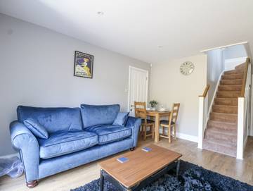 Log Cabin for 2 People in Surrey, South East England, Photo 3