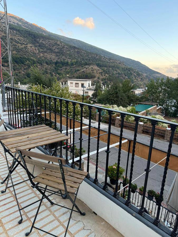 Apartamento para 4 personas, con Balcón además de Terraza y Vistas en Trevélez