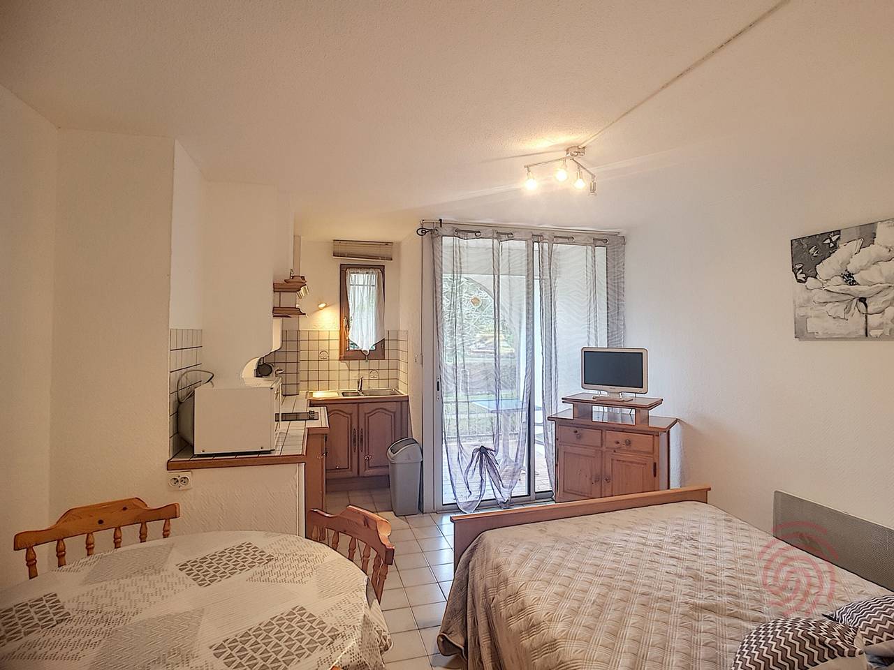 Estudio entero, Apartamento acogedor con terraza vista arroyo, a 650m de los Balnearios en Lamalou, ¡Mascotas bienvenidas! in Lamalou-les-Bains, Region de Béziers
