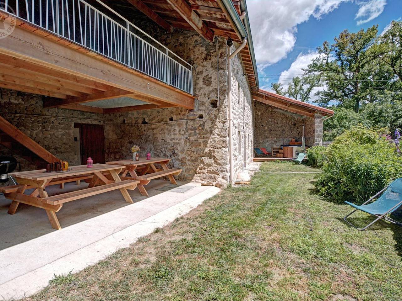 Gîte de charme à Usson-en-Forez avec bain nordique et confort haut de gamme in Usson-en-Forez, Montbrison