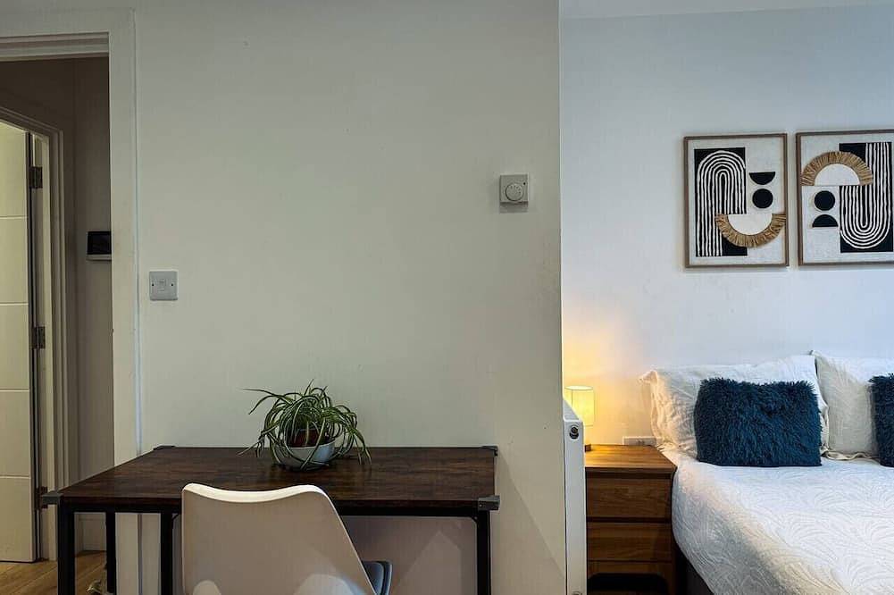 Entire apartment, Lovely 1-Bed Home | Near Maidstone High Street in Kent