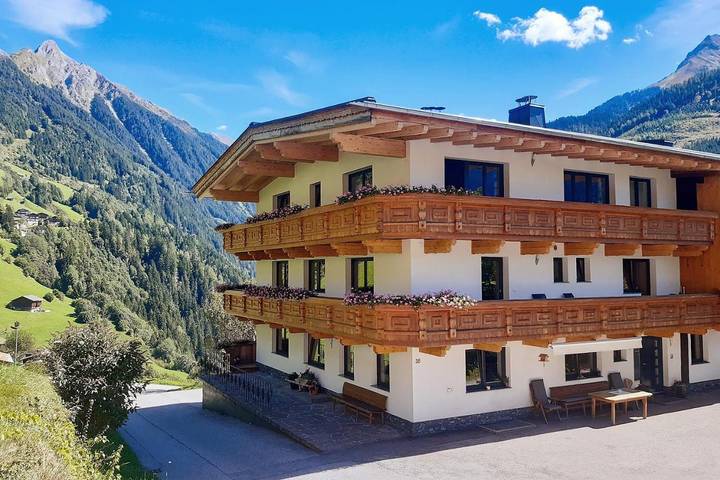 Ferienwohnung für 9 Personen, mit Balkon und Garten sowie Ausblick