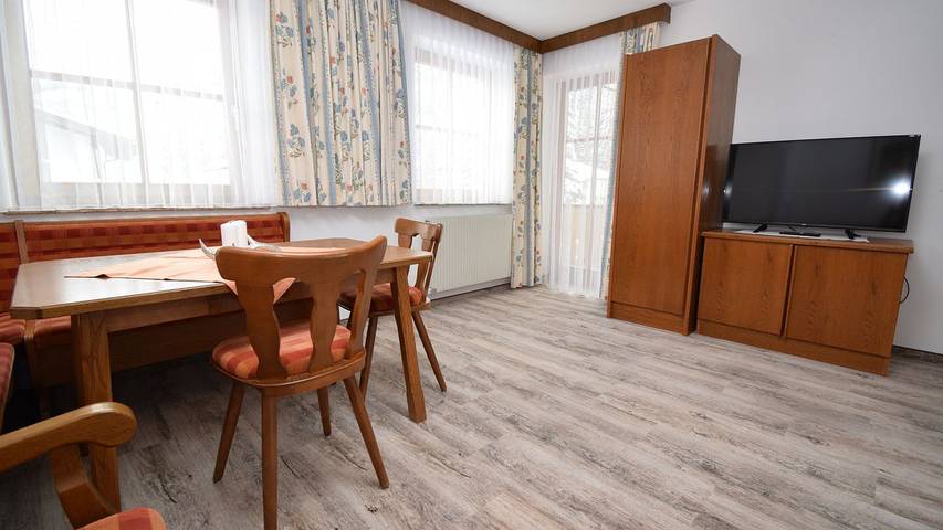 Hütte für 4 Personen, mit Garten und Balkon sowie Ausblick in Bichlbach