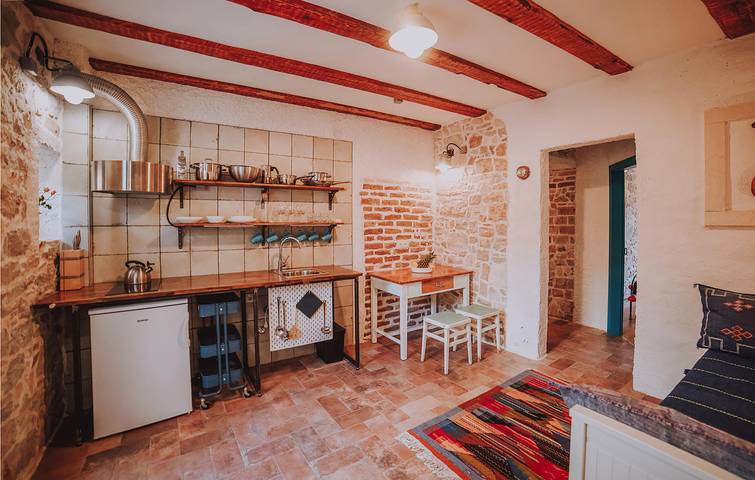 Charmant appartement de 70 m² près du bord de mer et des restaurants à Sutomiscica in Preko, Île d'Ugljan