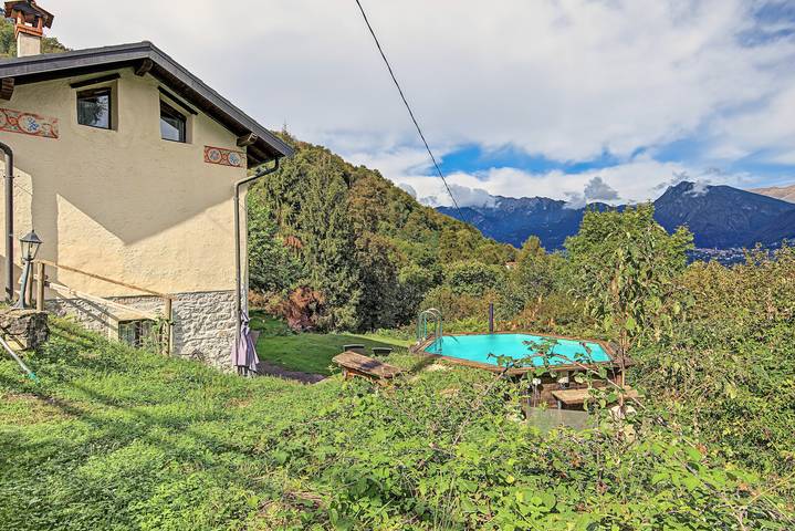 Ferienwohnung für 8 Personen, mit Garten und Kinderpool in Carlazzo