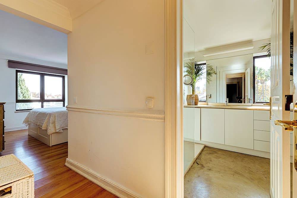 Suite in apartment with garden and communal pool, close to beach and restaurants in Cascais e Estoril, Costa de Lisboa
