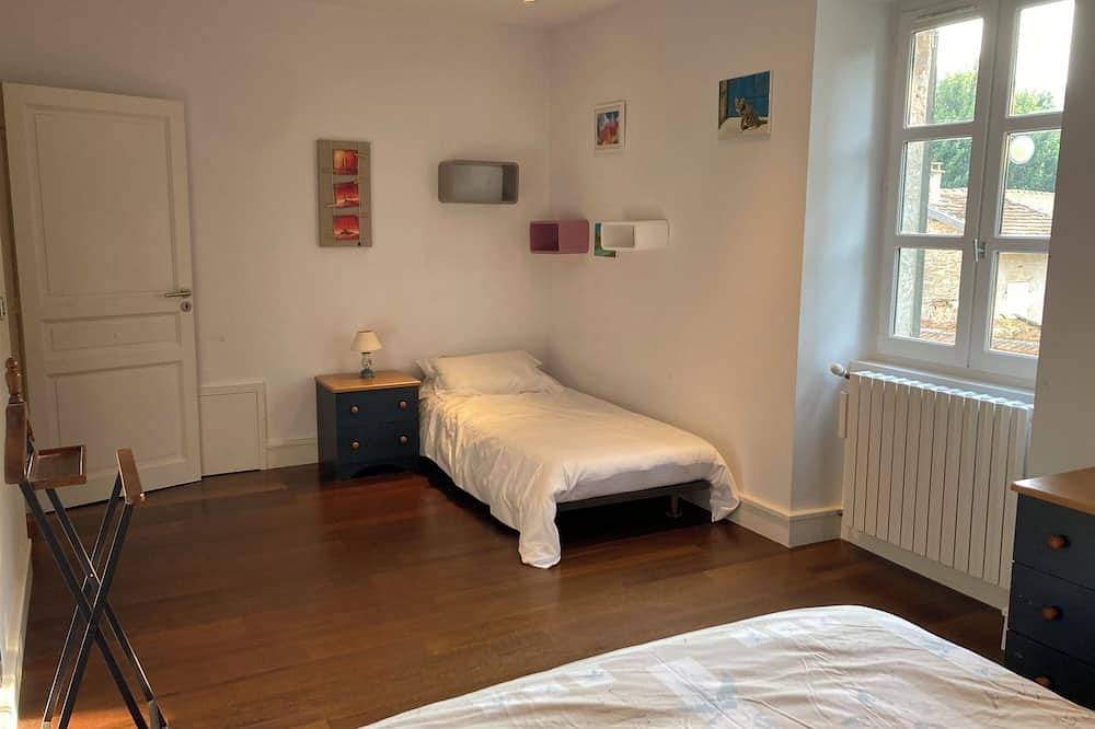 Maison de maître avec piscine au calme en Royans Vercors - 12 pers in Saint-Just-de-Claix, Parc naturel régional du Vercors