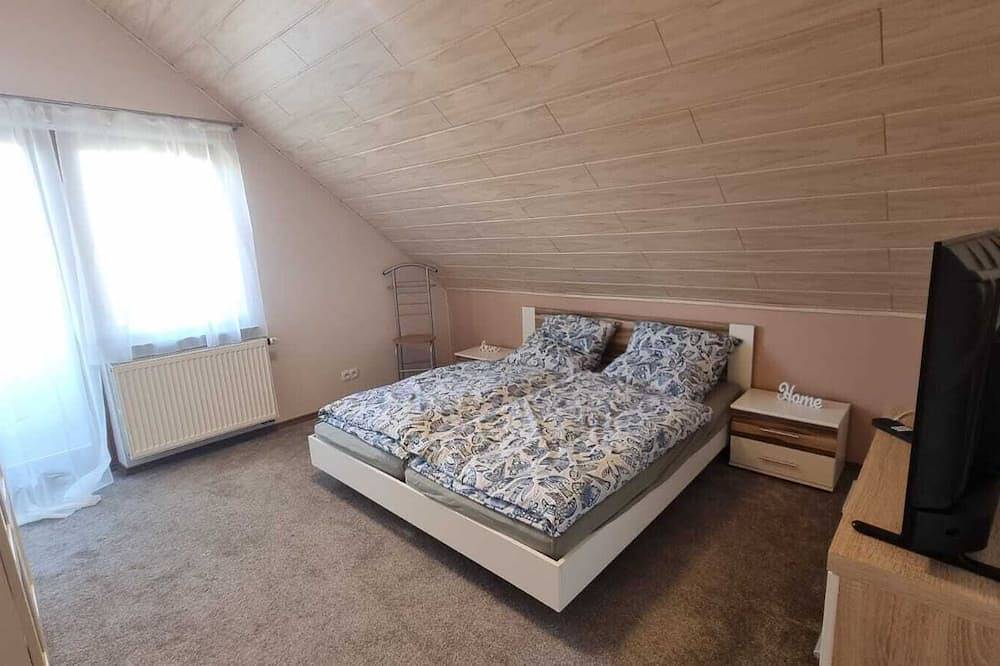 Große Ferienwohnung mit Garten in Lauda-Königshofen, Stuttgart Region