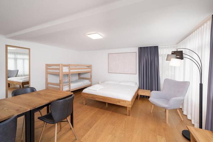 Ferienwohnung für 4 Personen, mit Balkon und Ausblick, kinderfreundlich in Interlaken