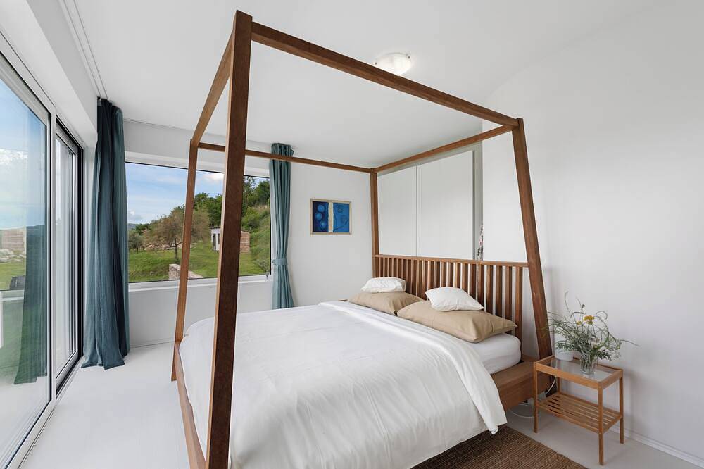 Villa Majestic Eye with infinity pool in nature paradise near Motovun\n in Motovun, Općina Motovun