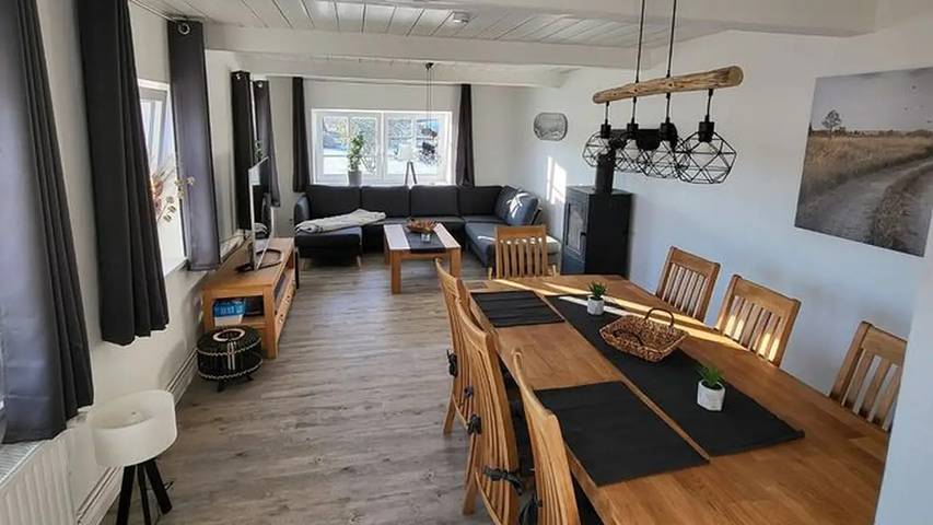 Ferienhaus für 7 Personen, mit Sauna und Terrasse sowie Garten in Esgrus
