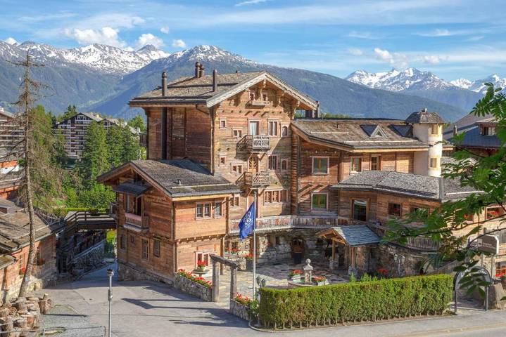 Hôtel pour 6 personnes, avec jardin et vue ainsi que sauna et piscine, animaux acceptés à Crans-Montana - 3