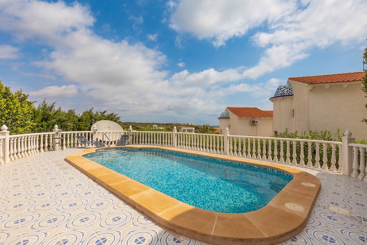 Fidalsa Mediterranean Beachfront in Playa Flamenca, Orihuela