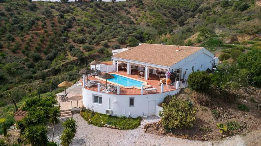Alojamiento y desayuno para 2 personas, con jardín además de piscina y vistas - 1