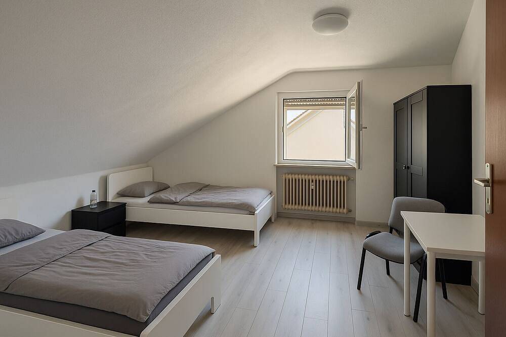 Ganze Wohnung, Monteurwohnung Oberhausen-Rheinhausen, Lönsweg 3, Dg in Oberhausen-Rheinhausen, Rheinebene