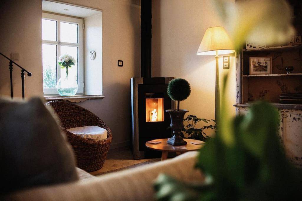 Appartement entier, One-Bedroom Apartment in Pierreclos, Région de Mâcon