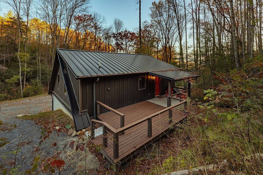 Log Cabin for 2 Guests in Fontana Lake, Swain County
